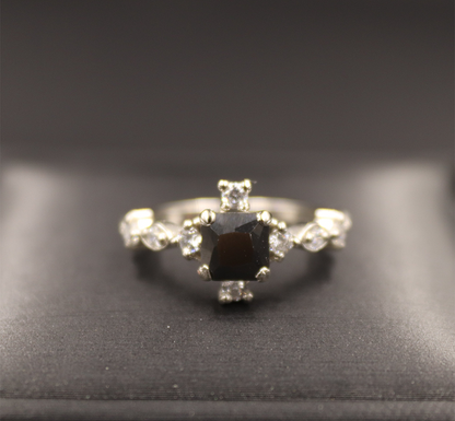 BLACK VINTAGE ZIRCON RING